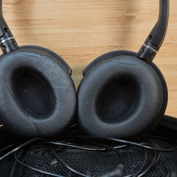 JVC HANC250 Noise Cancelling Headphones witth case - Black - Picture 4 of 5